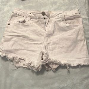 White jean shorts, size 7/28